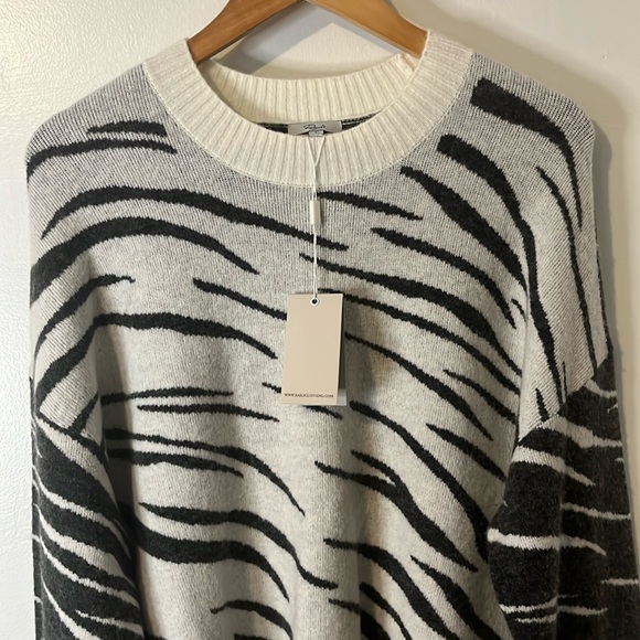 Rails NWT Lana Mixed Abstract Tiger Gray and White Crewneck Sweater Sz L - Picture 3 of 8